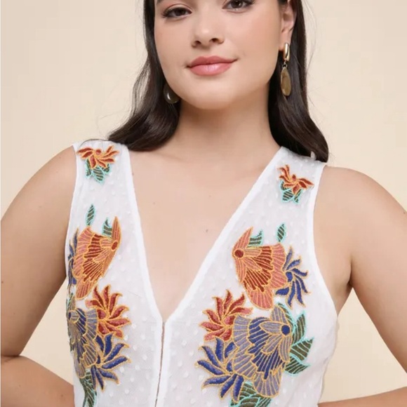 NWT LuLus Ticket to paradise white embroidered Maxi dress size XSmall - Picture 3 of 8